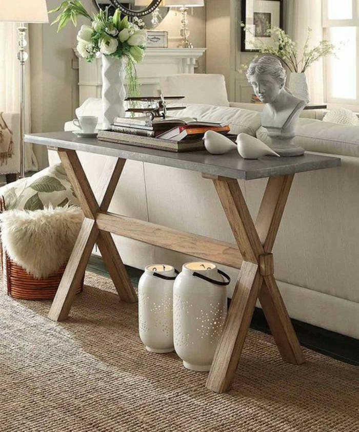 table-d-appoint-salon-confortable-canapé-blanc-fleurs-sculpture-miroir