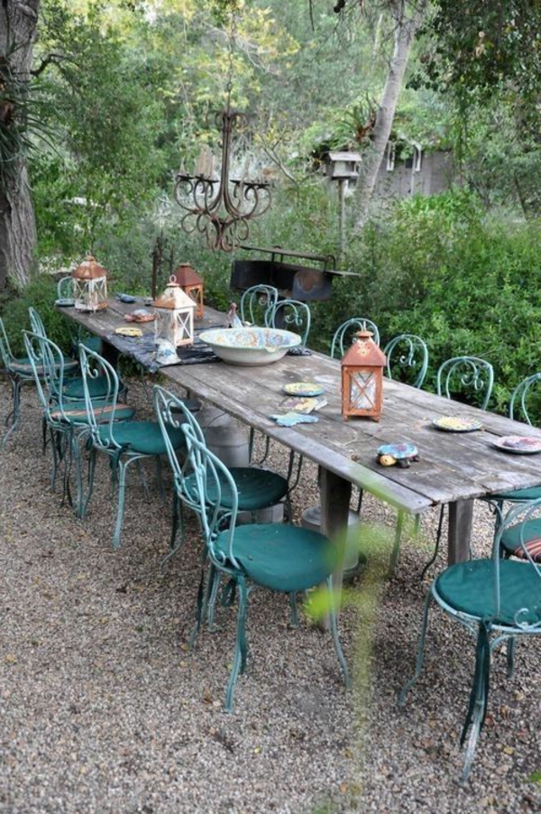 tables-de-jardin-chaises-en-fer-forgé-bleu