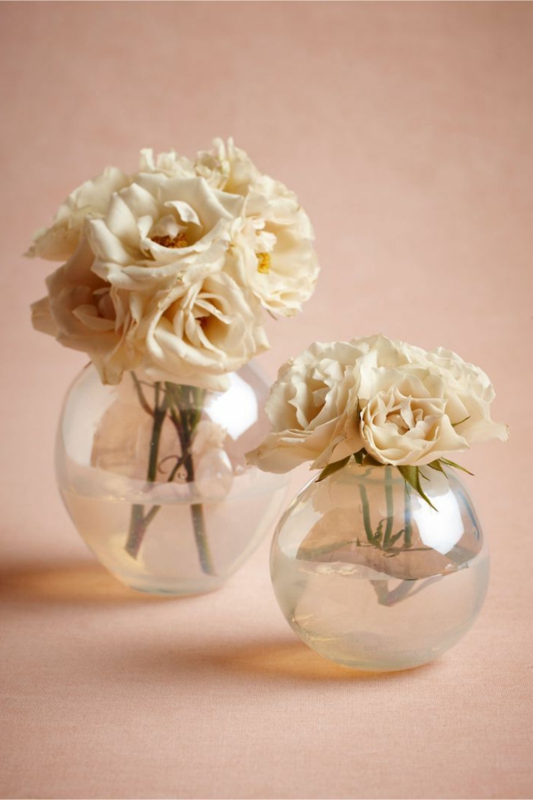 vase-boule-arrangement-de-roses-pâles