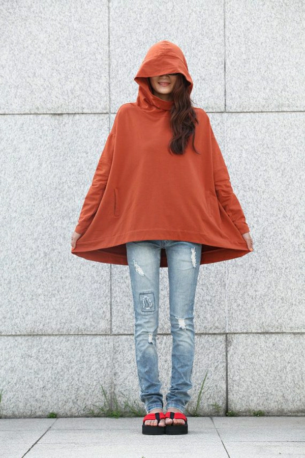 veste-capuche-orange-femme-jean-déchiré