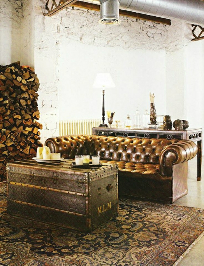 vintage-salon-en-cuir-canapé-marron-salon-confortable-tapis-coloré-table