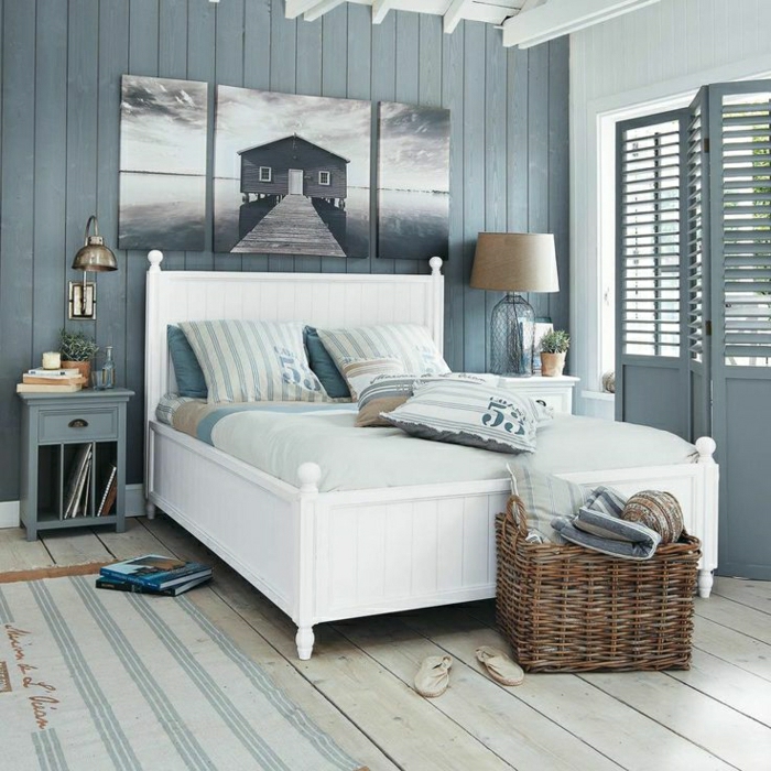 0-chambre-décoration-marine-de-style-marin-mur-bleu-en-bois-peintures-lit-en-bois-blanc