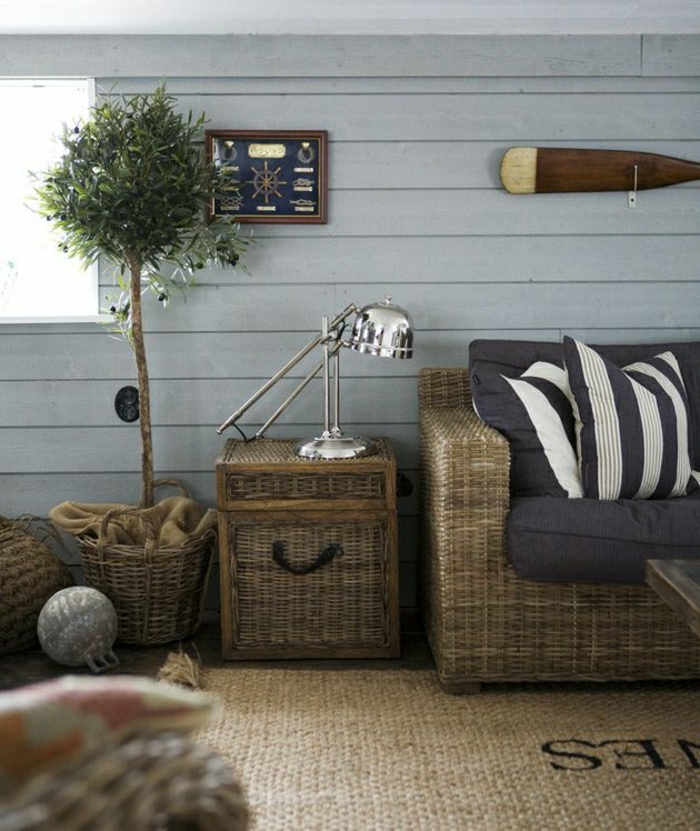 0-décoration-marine-idée-salon-bleu-mur-de-plancher-bleu-plante-d-intérieur-lampe-de-lecture