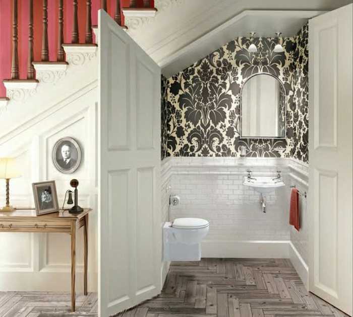 0-salle-de-bain-meubles-sous-escalier-aménagement-sous-escalier-en-bois-blanc