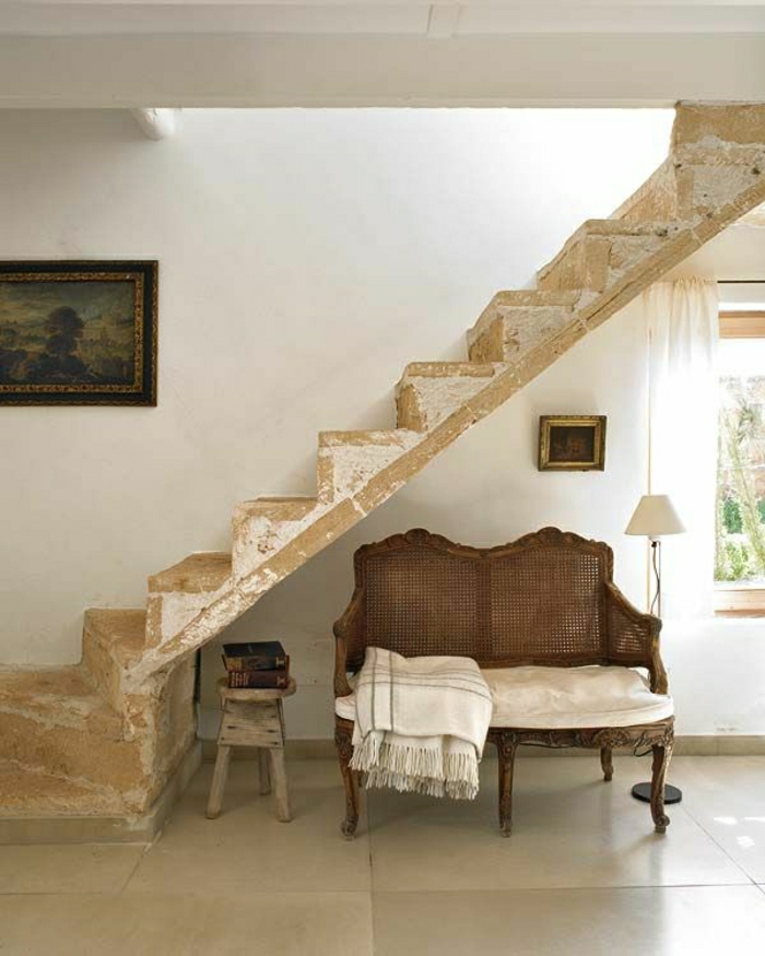 1-aménagement-sous-escalier-canapé-sous-escalier-rangement-escalier