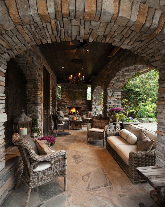 1-chaises-rustiques-meuble-rustique-pour-le-jardin-cheminée-extérieur-sol-pierre