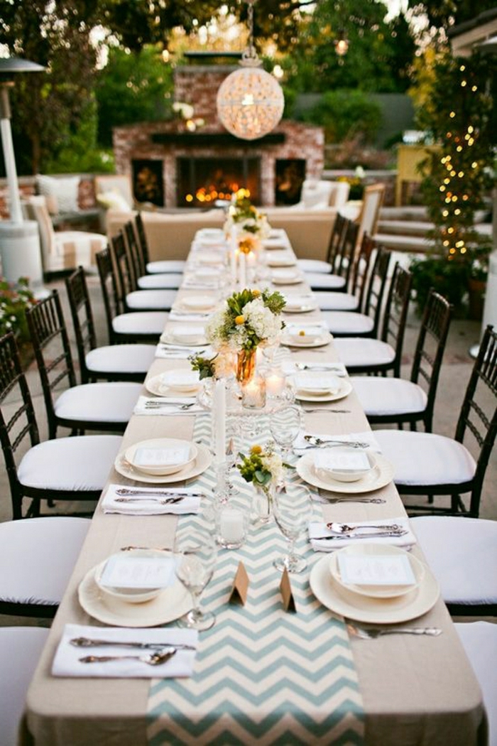 1-chemins-de-table-a-rayures-blanc-bleu-set-de-table-élégant-fleurs-sur-la-table-décoration
