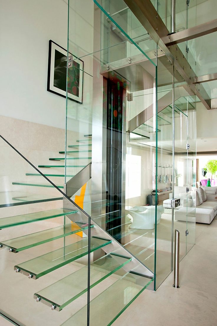 1-escalier-en-verre-plancher-en-verre-maison-en-verre-transparente-idée-insolite