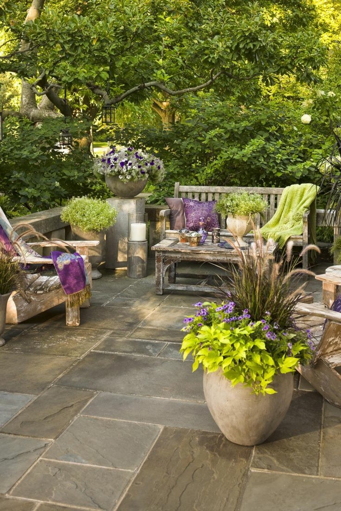 1-le-plus-beau-jardin-de-style-rustique-meubles-en-bois-massif-carrelage-extérieur