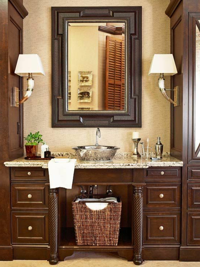 1-salle-de-bain-rétro-meubles-en-bois-foncé-miroir-décoration-salle-de-bain