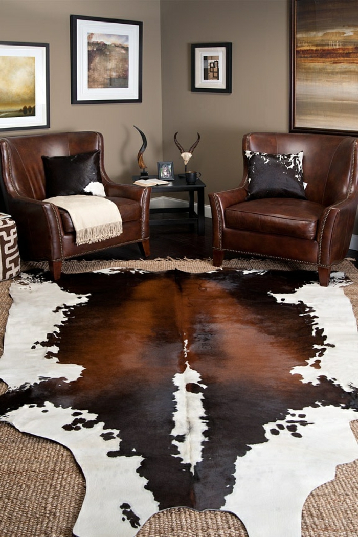 1-salon-de-luxe-tapis-de-peau-de-vache-fauteuils-de-cuir-marron-foncé-intérieur