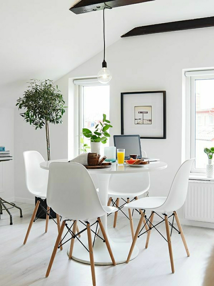 1-table-tulipe-en-plastique-blanc-chaise-plastique-blanc-plante-verte-chambre-lumière