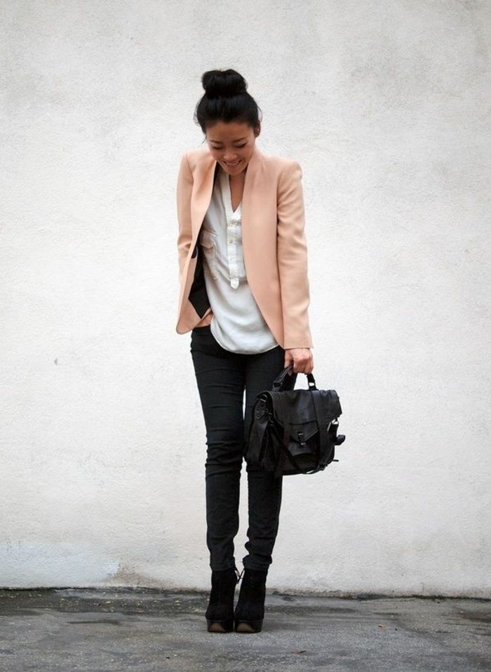 1-veste-en-daim-rose-fille-pantalon-long-noir-chemise-blanche-élégante-blanche