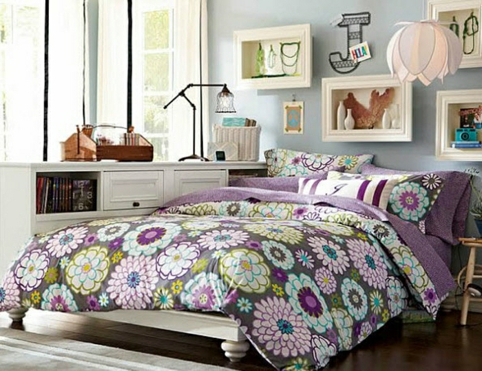4-chambre-ado-fille-idée-créative-couvre-lit-lustre-fleur