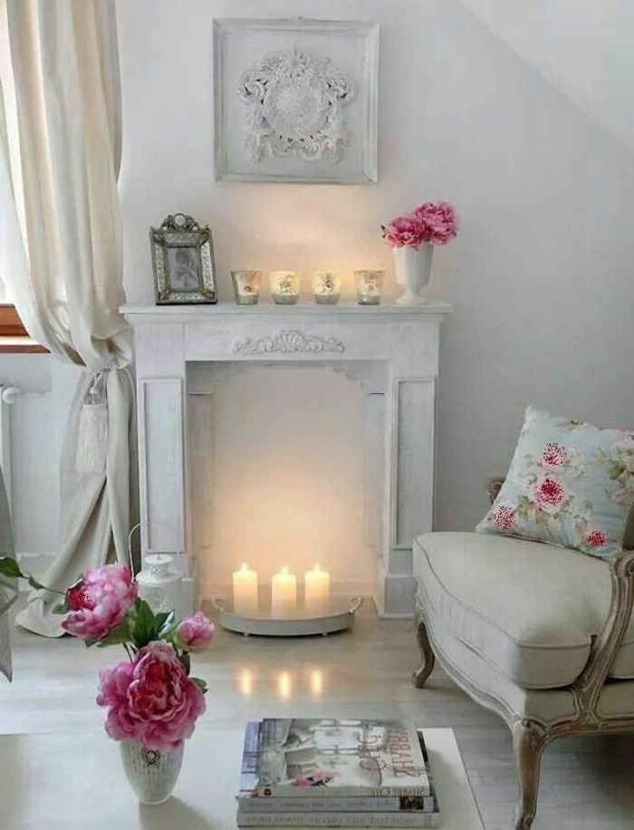 Ambiance-romantique-pour-votre-chambe-fleurs-cheminée-bougies