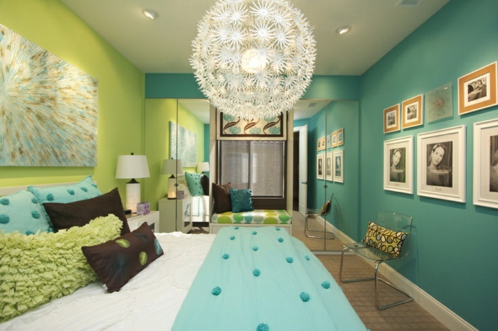 Chambre-à-coucher-aigue-marine-vert-et-bleue-lustre-ikea
