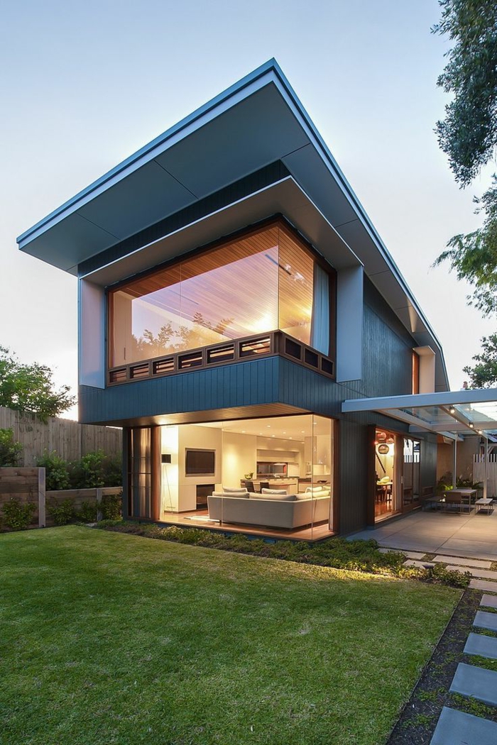 Maison avec fenetre sur le toit moderne