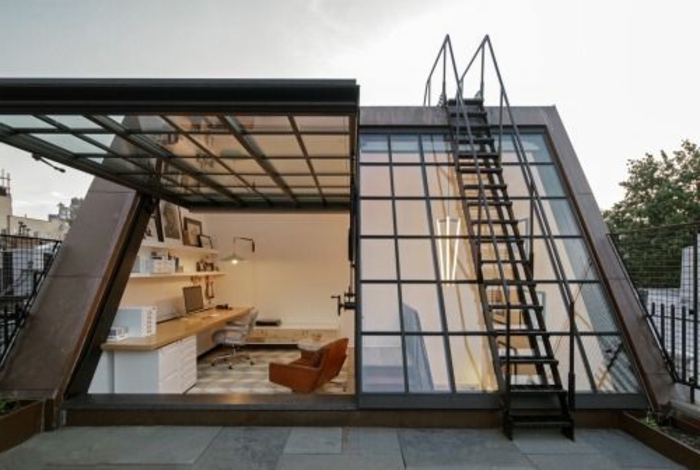 Une-maison-fenêtre-de-toit-cool