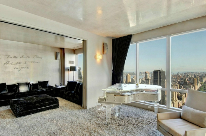 appartement-de-couleur-taupe-tapis-beige-fenetre-grande-salon-moderne