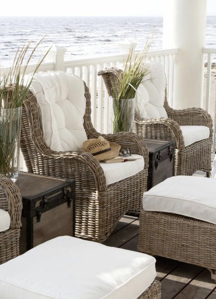 chaise-osier-meubles-en-rotin-extérieur-veranda-belle-vue-vers-la-plage