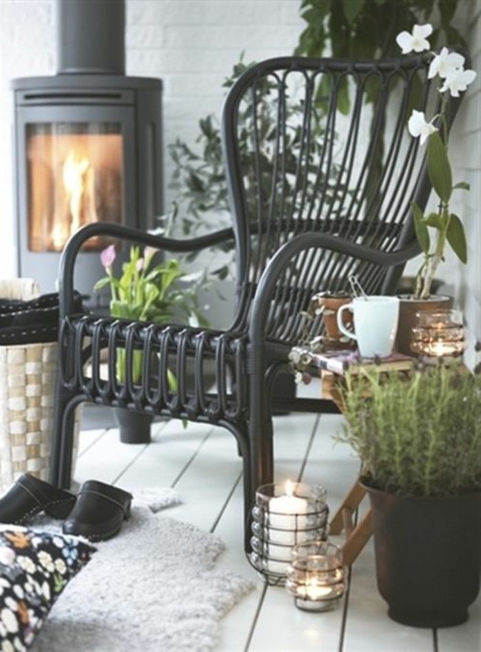 chaise-osier-noir-meubles-en-rotin-noir-veranda-belle-fleurs-sol-plancher