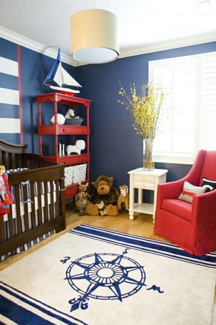 chambre-de-style-marine-idée-lit-bébé-de-style-marine-tapis-marin-mur-bleu-meuble-marin