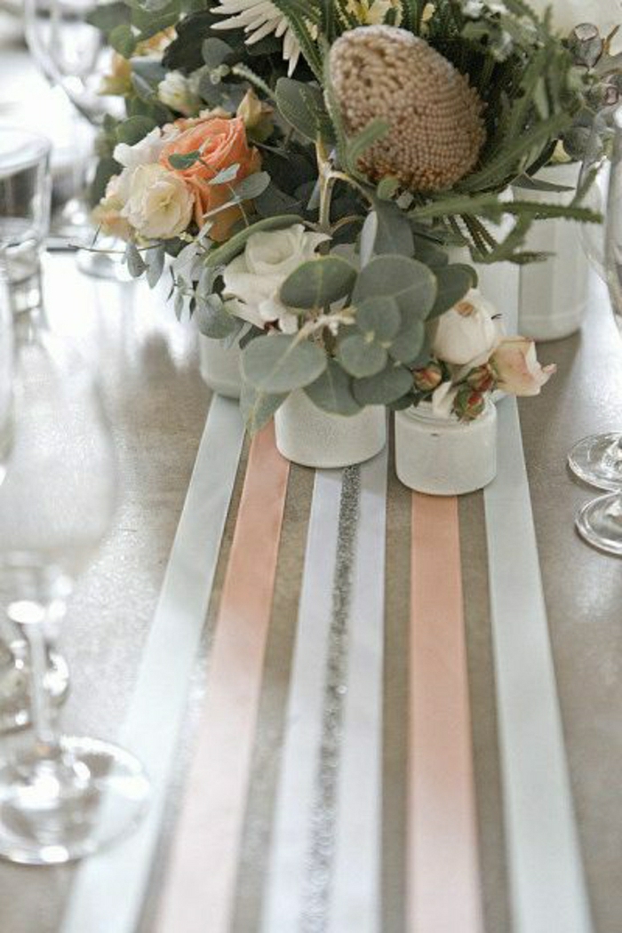 chemin-de-table-papier-table-en-bois-set-de-table-élégant-fleurs