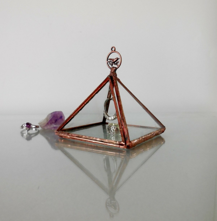 coffret-à-bijoux-transparent-forme-triangulaire