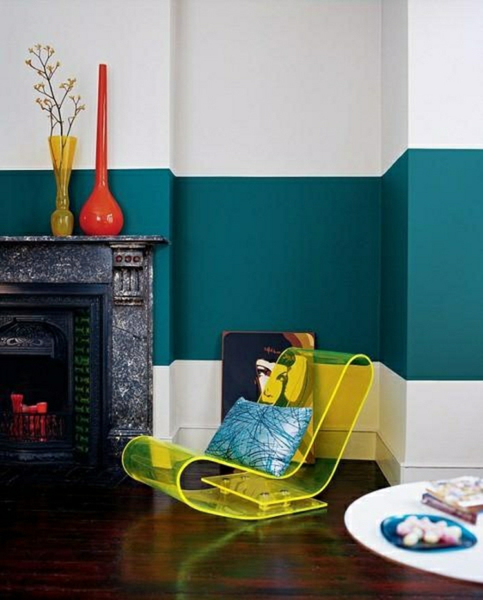 couleur-turquoise-turquoise-bleu-roi-salon-chaise-transparente-berçante-jaune