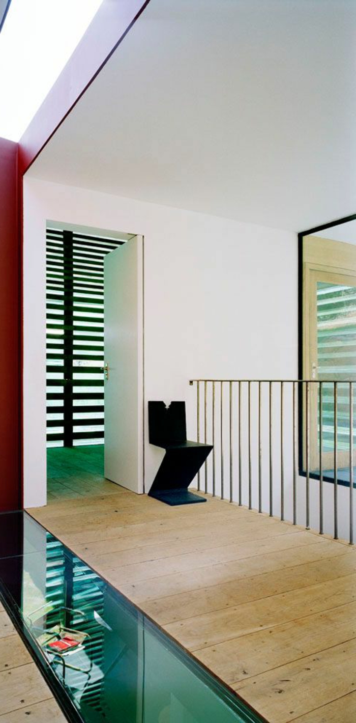 couloir-maison-avec-plancher-en-verre-plancher-transparent-idée-sol-en-verre-dans-le-couloir