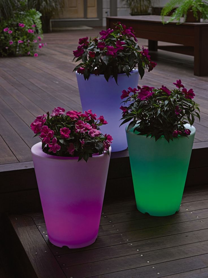 eclairage-jardin-pot-de-fleur-lumineux-bleue-violet-vert