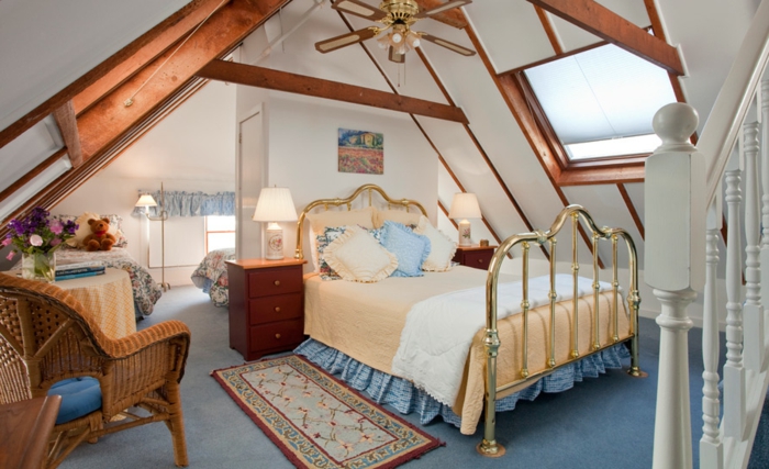 fenetre-de-toit-idée-originale-belle-chambre-a-coucher-vintage