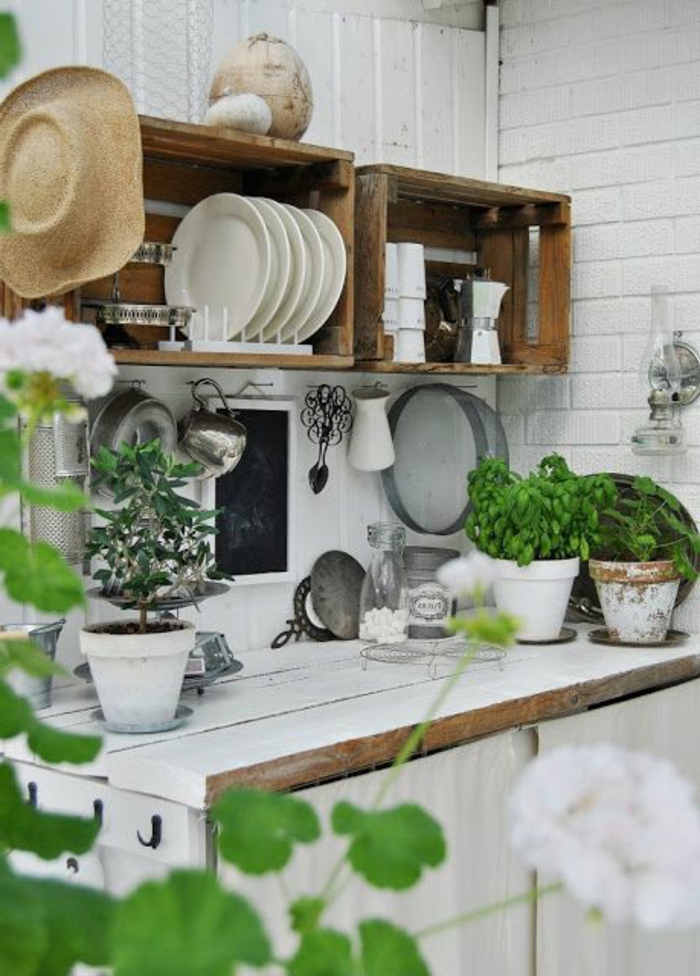 les-meubles-rustiques-pour-le-jardin-de-vos-reves-cuisine-extérieur-plantes-vertes