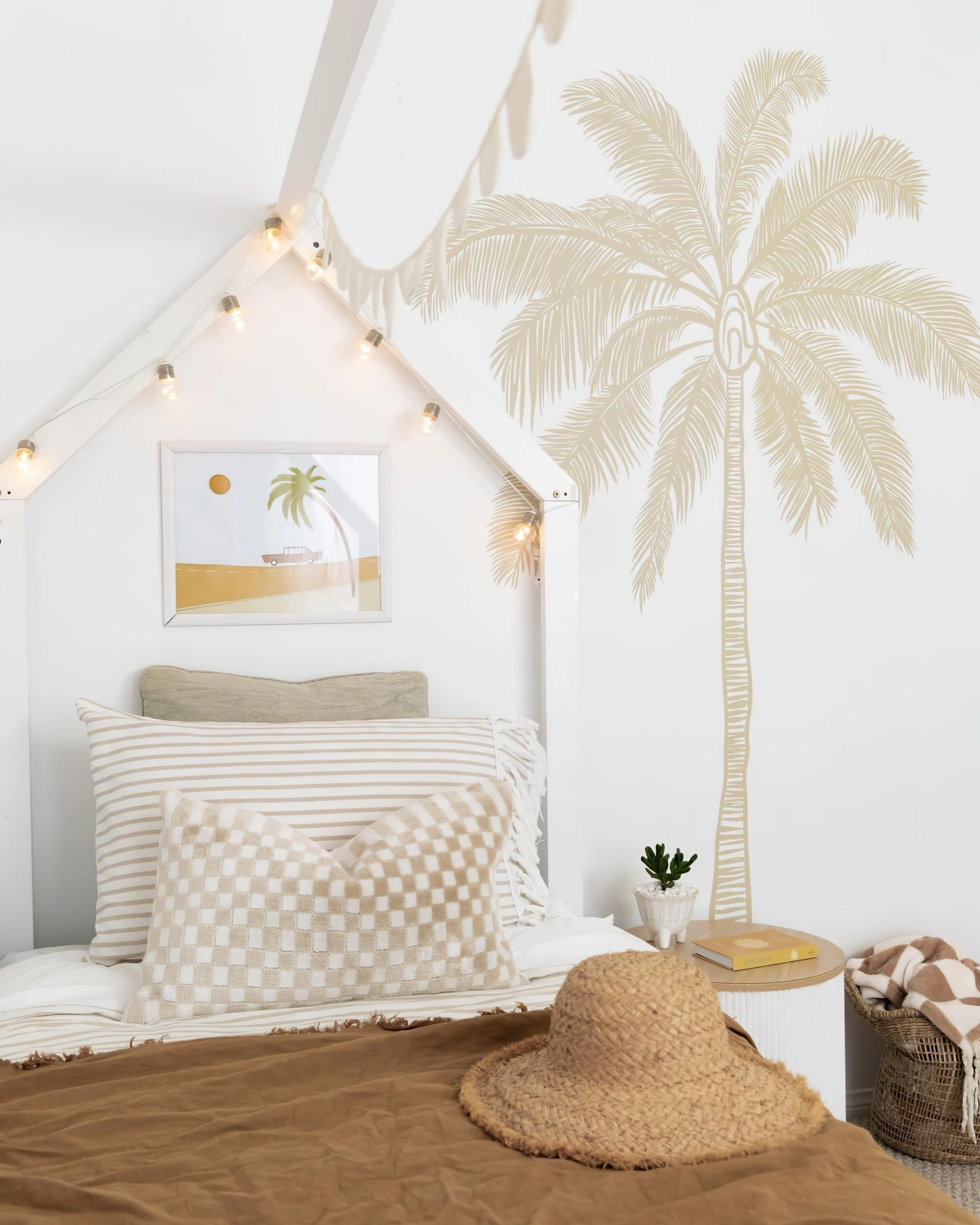 papier peint motifs palmiers beige tete de lit bois chambre ado fille moderne