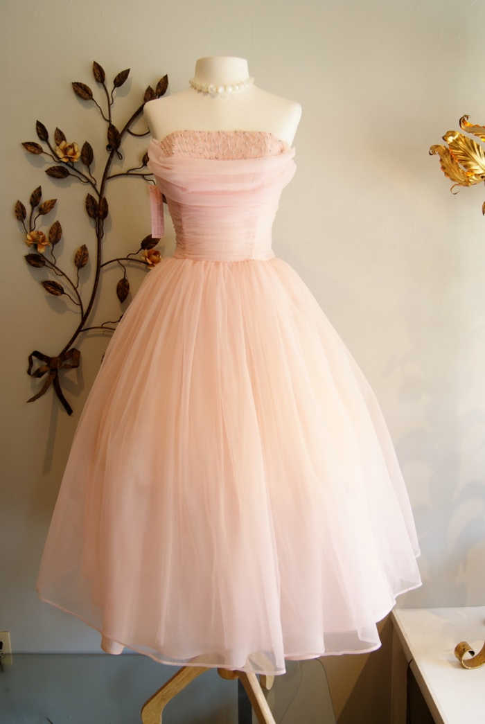 robe-rose-poudré-habillé-vêtement-vintage