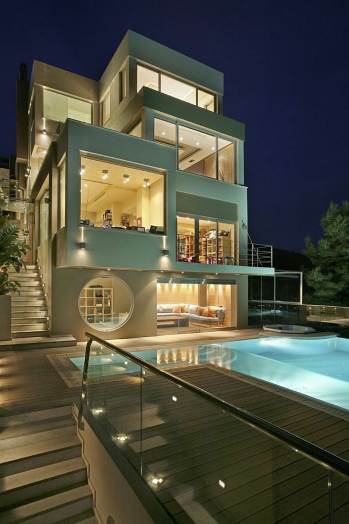 une-maison-de-luxe-avec-luminaires-extérieurs-piscine-maison-luxe