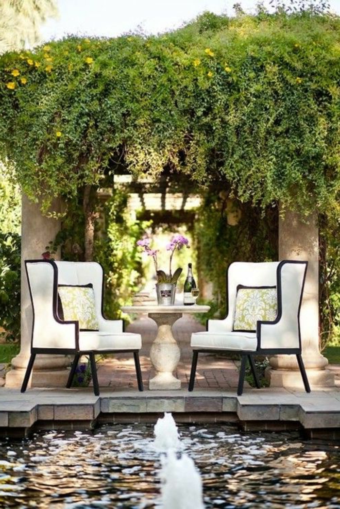 1-ensemble-table-et-chaises-de-jardin-banc-noir-lierre-murale-pour-le-jardin-jet-d-eau-décoratif