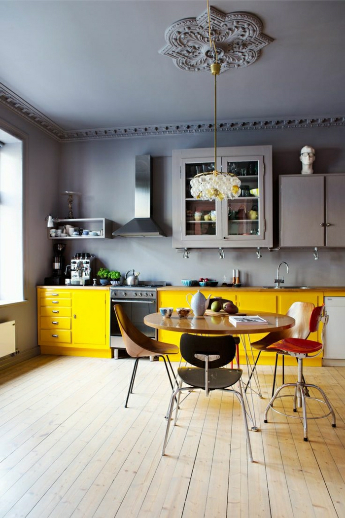 1-quelle-couleur-pour-une-cuisine-jaune-gris-meubles-de-cuisine-moderne-mur-gris