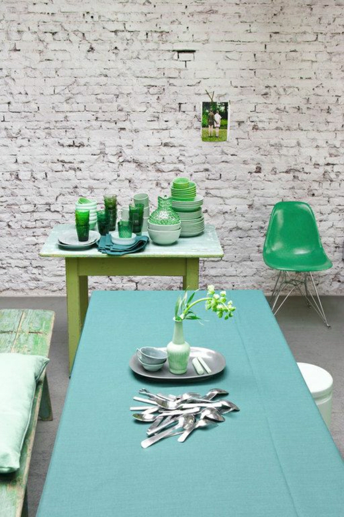 1-salle-de-séjour-dessin-pastel-vert-pastel-vert-bleu-table-de-cuisine-nappe-bleu-pale