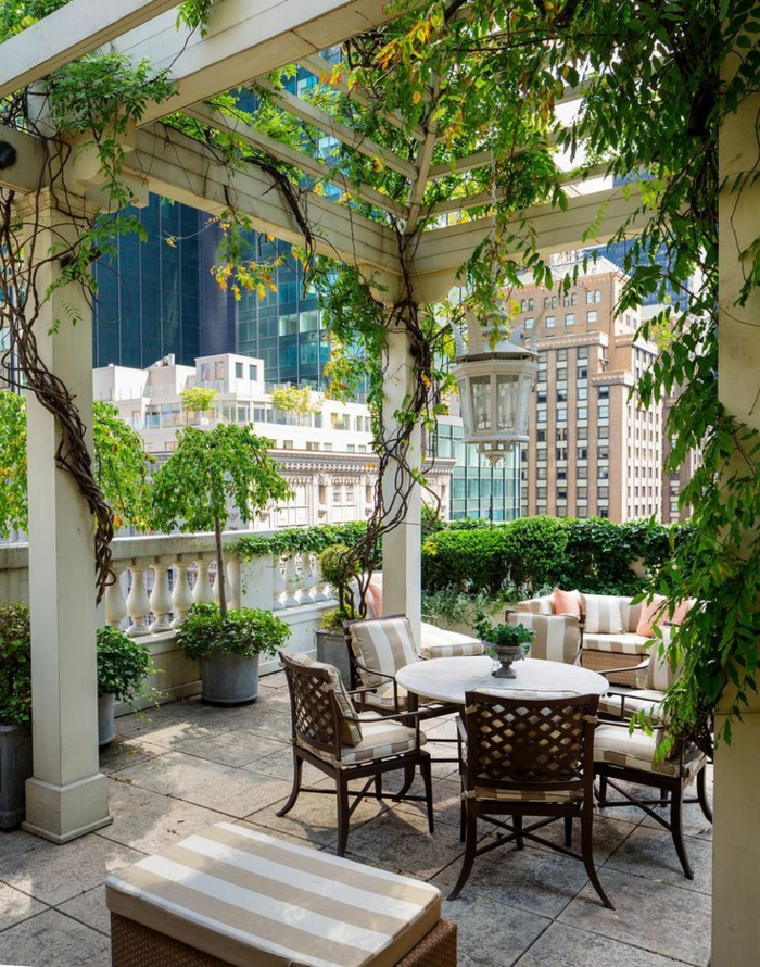 1-table-et-chaises-de-jardin-en-fer-forgé-meubles-de-balcon-terrasse-avec-belle-vue