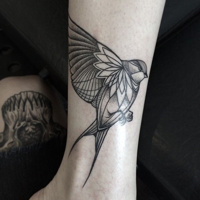 La-signification-tatouage-symbole-tatouage-tatoueur-celebre-oiseau
