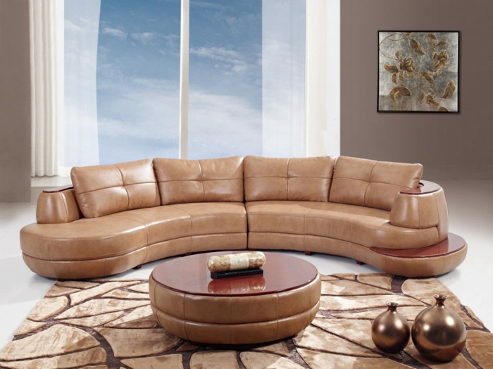 Salle-de-séjour-couleur-beige-déco-sofa-ronde-canapé-en-cuir-beige