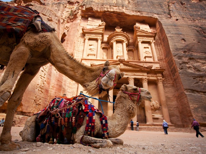 architecture-vernaculaire-Petra-et-deux-chameaux