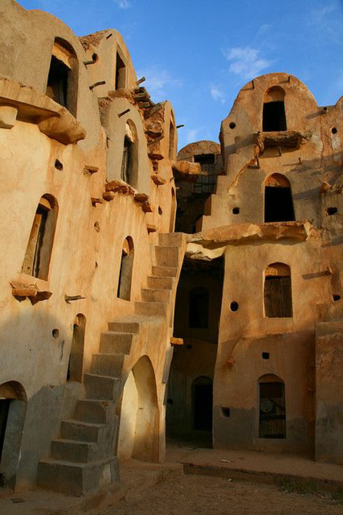 architecture-vernaculaire-maisons-et-escalier