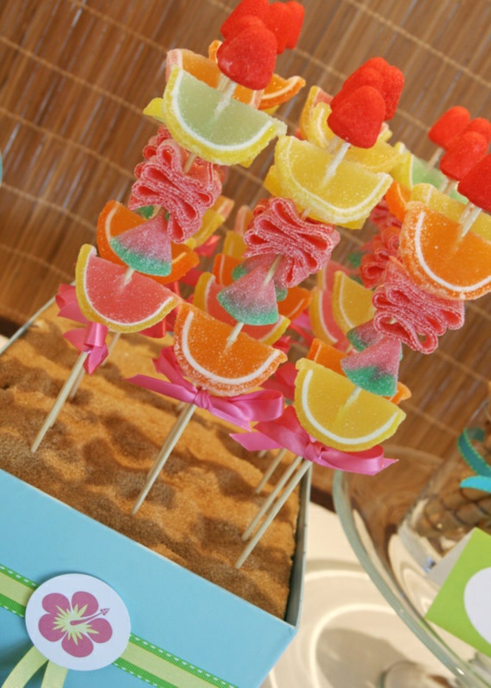 bonbon-anniversaire-tentation-sucre-deco-brochette-de-bonbon-coloré