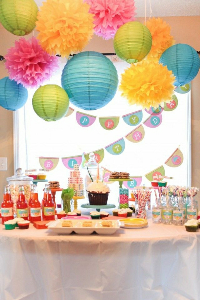 boules-chinoises-colorées-decoration-anniversaire-set-de-table-elegante