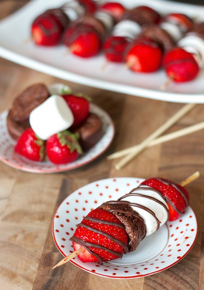 brochettes-de-bonbons-créative-brochette-de-bonbon-fraises