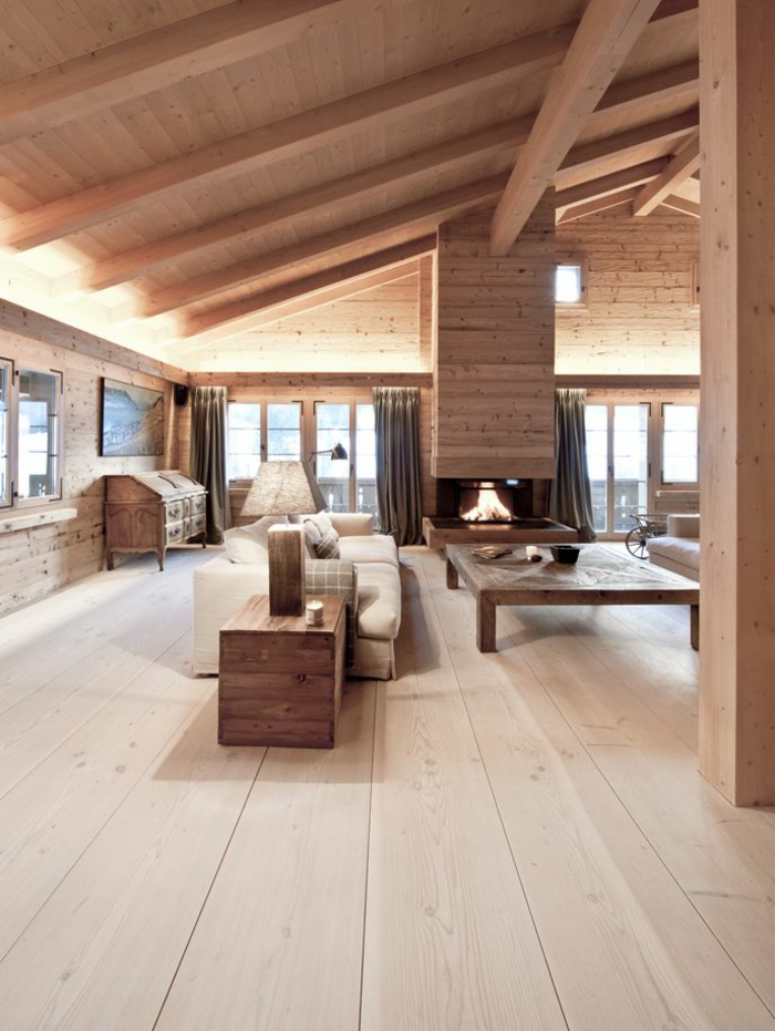 chalet-bois-habitable-salon-de-style-rustique-plafond-en-bois-sous-pente-parquet-en-bois
