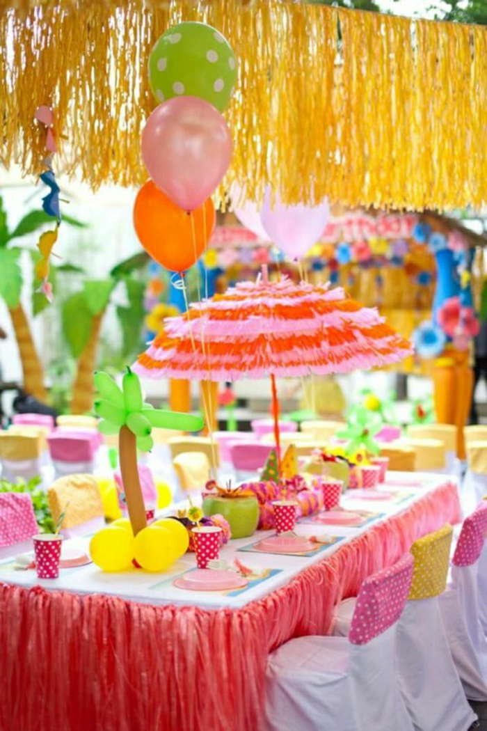 comment-décorer-la-table-avec-joli-set-de-table-jetable-nappe-rose-anniversaire-petite-fille