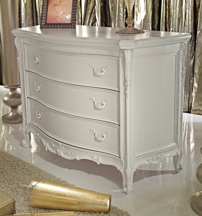 commode-blanche-commode-baroque-blanche-rideaux-luisants